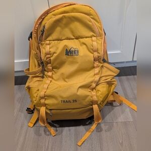 Trail 25 Yellow Backpack